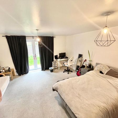 1 bedroom in a house share to rent - Photo 4