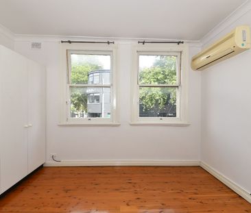 Convenient & spacious 1 bedroom - Photo 2