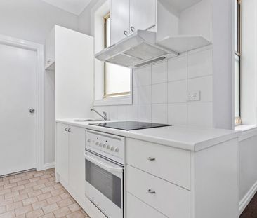 Prime inner-city location with excellent transport links - Photo 5