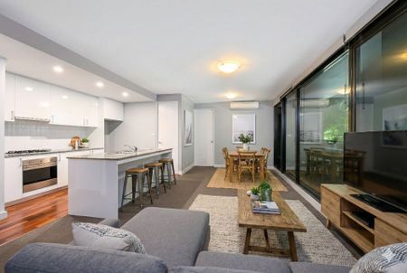 Immaculate Warehouse Living: Freshly Updated & Fully Equipped - Photo 4