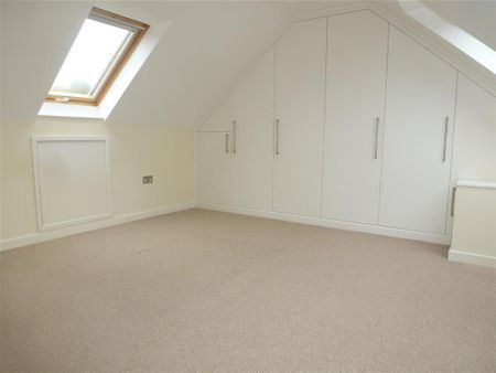 4 bedroom semi-detached house to rent - Photo 3