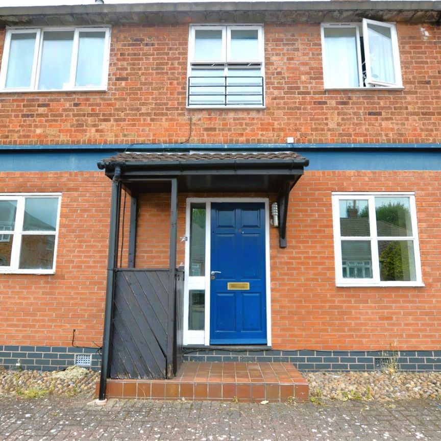 Bradgate Drive, Wigston, Leicestershire - Photo 1