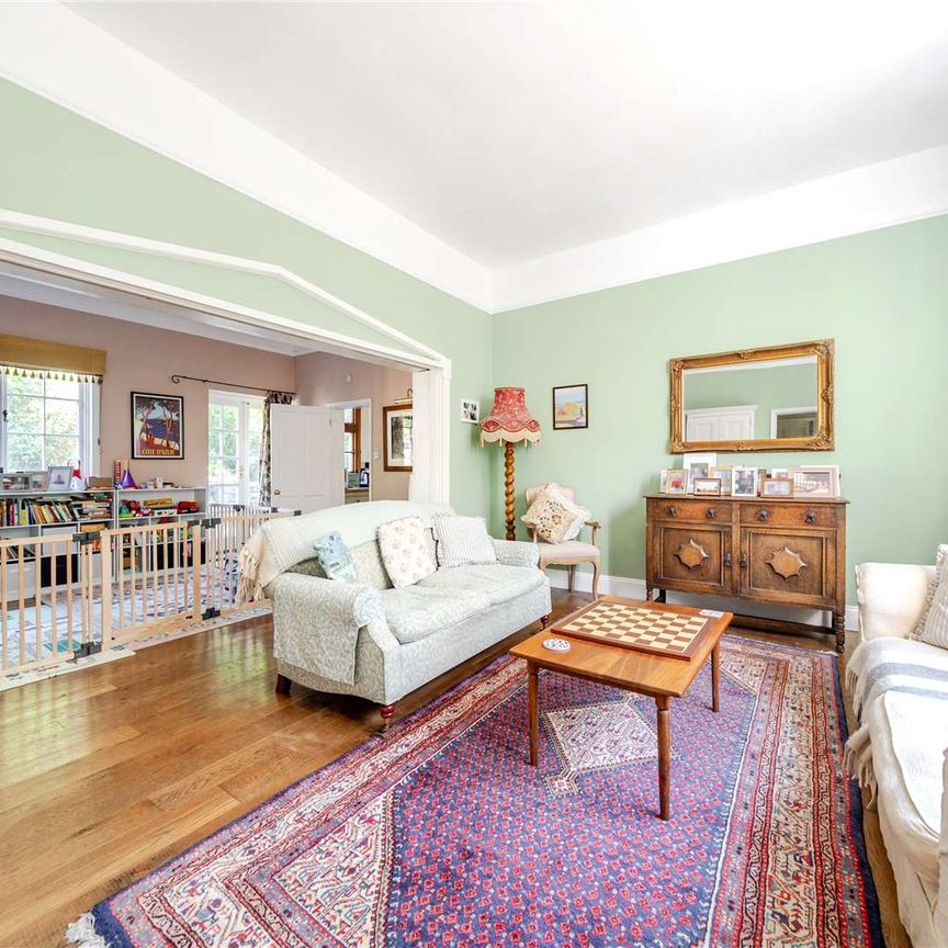 A charming, period family home conveniently situated in an attractive private road in Tunbridge Wells. - Photo 1