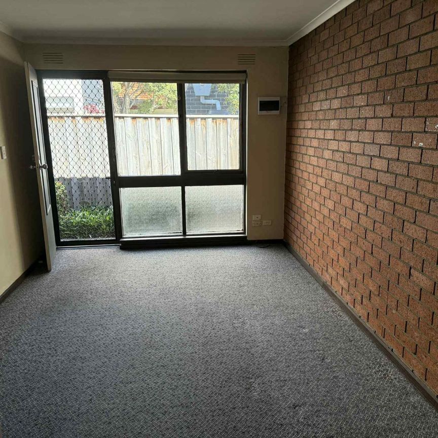 Perfect Location! - Photo 1