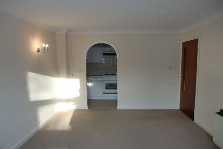 1 bedroom retirement property to rent - Photo 2