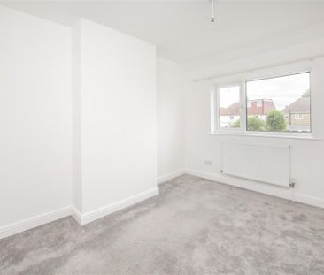 3 bed House - Semi-Detached To Let - Photo 2