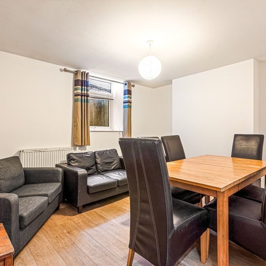 Room in a Shared House, Old Shoreham Road, BN1 - Photo 1