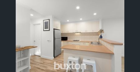 LIGHT & BRIGHT 1 BEDROOM LIVING - Photo 3