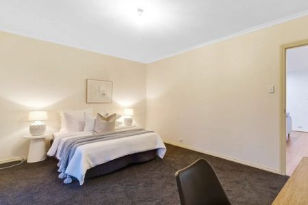 Comfort, Space & Convenience – The Perfect Family Home - Photo 4