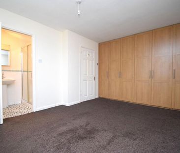 4 bedroom detached house to rent - Photo 4