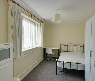 4 bedroom townhouse to rent - Photo 2