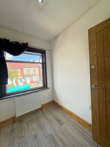 Room in a Shared House, Wyvenhoe Road, HA2 - Photo 5