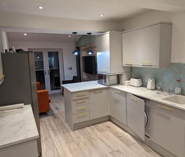 1 bedroom in a house share to rent - Photo 3