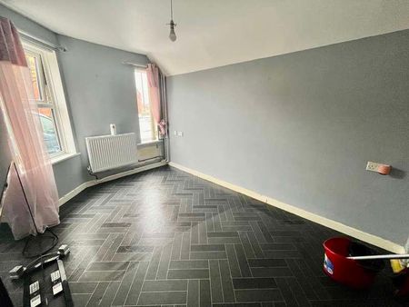 Shields Road, Gateshead, NE10 - Photo 2