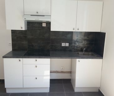 Location Appartement 2 pièces 29m² ST MAUR DES FOSSES 94100 - Photo 4