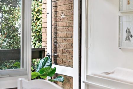 Townhouse in a rare quiet pocket of Richmond! - Photo 4