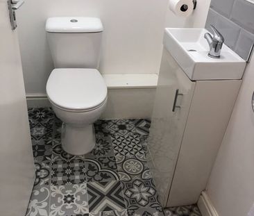 6 Bed Terraced House, Henry Road, NG7 - Photo 2