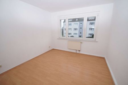 3-Zimmer-Wohnung mit separater Küche und Badewanne, renoviert, ab sofort - Photo 3