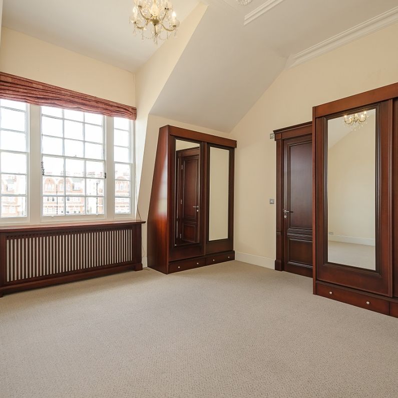 St. Johns Wood High Street, St Johns Wood, London, NW8 - Photo 1