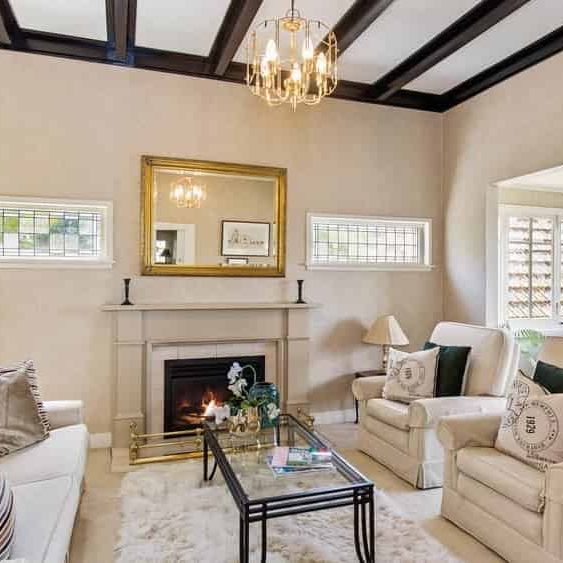 Double Grammar Zone Home, 6bed 2 bath - Photo 1