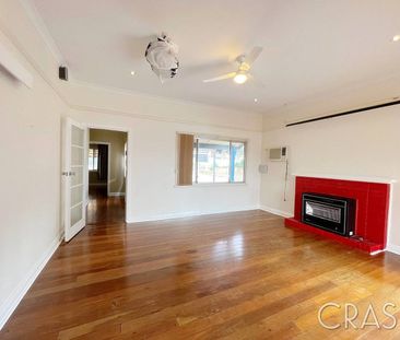 Renovated Home, Heaps of Bedrooms & Configuration Options - Photo 4