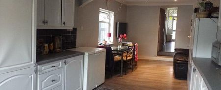 1 bedroom in a house share to rent - Photo 5