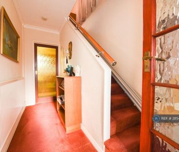 3 bedroom semi-detached house to rent - Photo 3