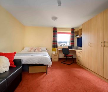 6 Bed Three Floor Flat- Deluxe - Photo 5