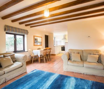 2 bedroom cottage to rent - Photo 2