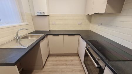 Cedar Walk, Pontefract, Featherstone - Photo 4