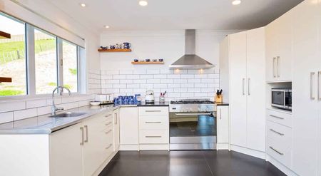 Large Family Home in Rural Setting - Photo 2