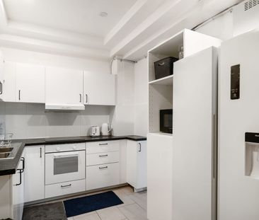 NEWLY RENOVATED ROOM WITH PRIVATE SHOWER Sharing Large Fully equipp... - Photo 6