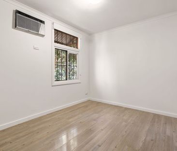 Central village living | Hybrid style house ideal for creatives / WFH ventures | Good natural light with lifestyle appeal - Photo 6