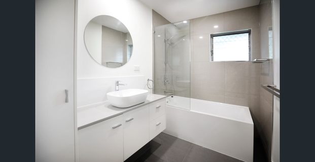 Perfect Family Living on Park Street! - Photo 1