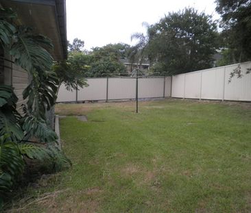 3 BEDROOM HOME - CLOSE TO SCHOOLS, SHOPS AND PUBLIC TRANSPORT - Photo 1