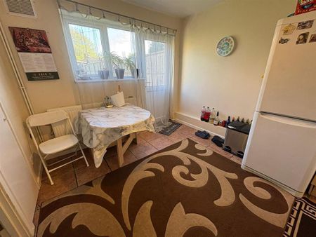 3 bedroom end of terrace house to rent - Photo 5