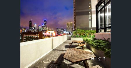 Impressive Apartment! - Photo 3