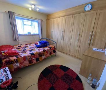 Ingleby Road, Dagenham, RM10 - Photo 3