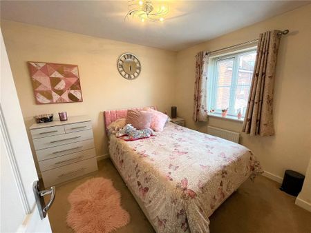 4 bedroom end of terrace house to rent - Photo 3