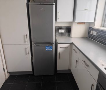 1 Bed Flat, Lower Addiscombe Road, CR0 - Photo 3