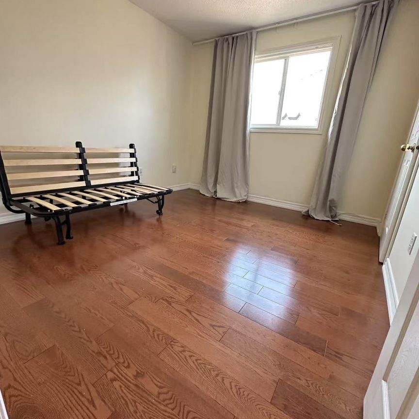 For Lease - 2034 Blue Jay Boulevard, Oakville, Ontario - Photo 1