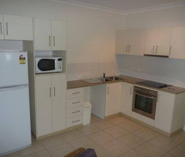 TWO BEDROOM UNIT NEAR THE HOSPITAL AND CBD - PARTLY FURNISHED - Photo 1