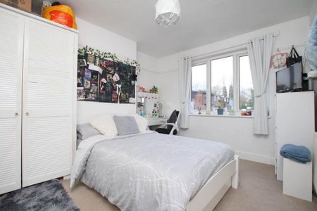 3 bedroom semi-detached house to rent - Photo 3