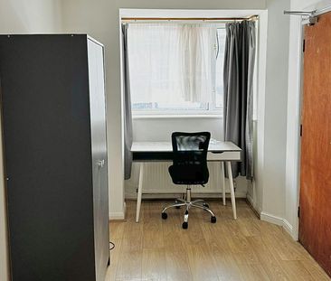 Flat to rent on - Photo 1