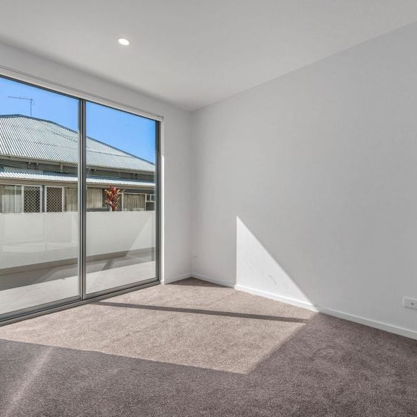 Two Bedroom Unit In Great Location **Rent will Increase to $720 per week 2 months into the tenancy ** - Photo 1