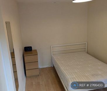 1 bedroom in a house share to rent - Photo 3