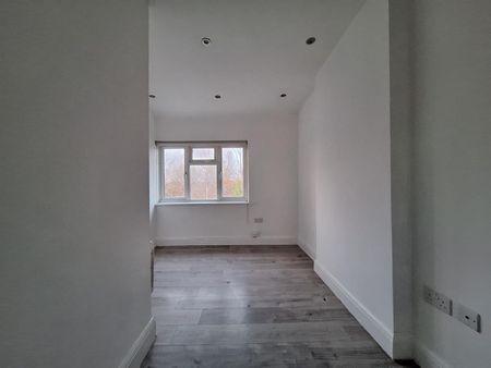 North Circular Road, London NW2 - Photo 5