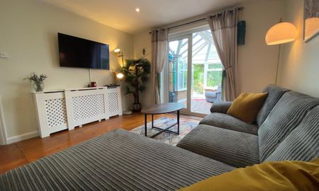 Abbey Road, Woking - 3 bedrooms Property for lettings - Seymours - Photo 4