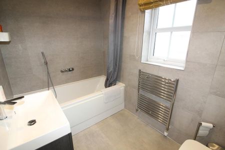 3 bedroom semi-detached house to rent - Photo 5