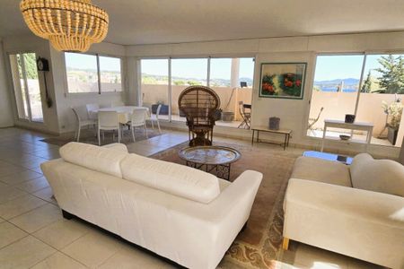 APPARTEMENT BANDOL PROCHE PORT 5 PIECES DE 121.56 m² - Photo 4
